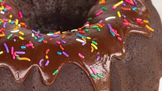 16 Amazing Birthday Cake Recipes (that everyone will love)