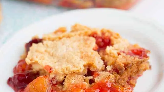 27 Easy Dump Cake Recipes (that everyone will love)