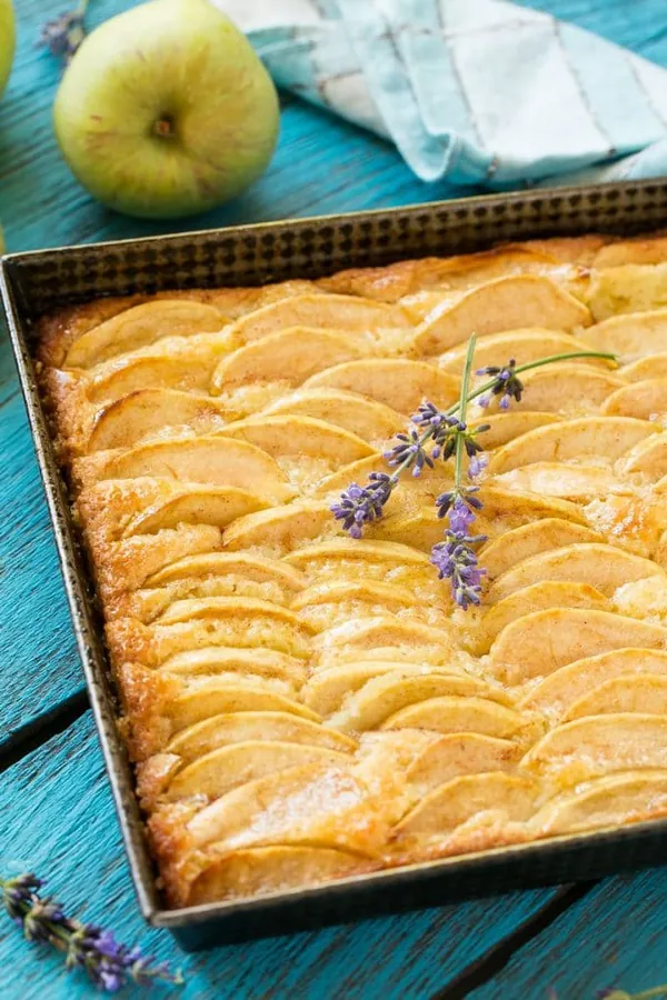 Apple Cinnamon Cake