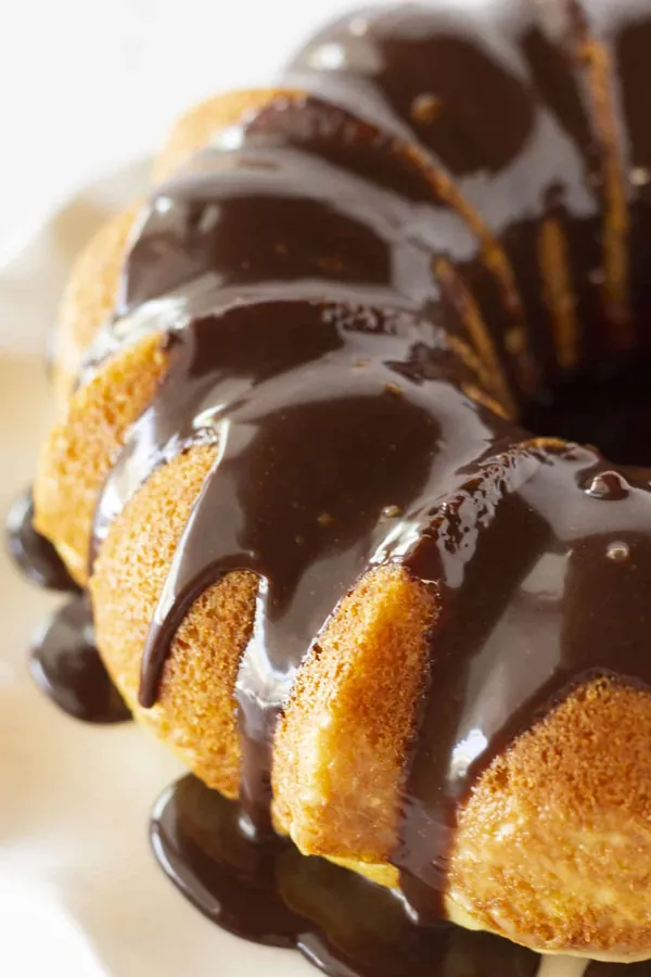 Easy Boston Cream Pie Poke Cake Recipe