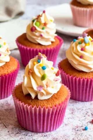 Easy Vanilla Cupcakes