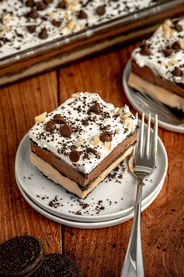 No Bake Chocolate Peanut Butter Oreo Dessert