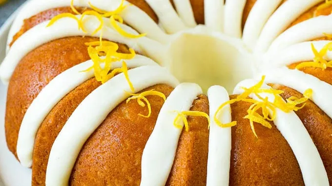 32 Stunning Fancy and Elegant Cake Ideas (to impress your guests)