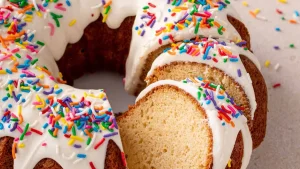 40 Delicious Cakes for a Summer Dinner Party (that everyone will love)