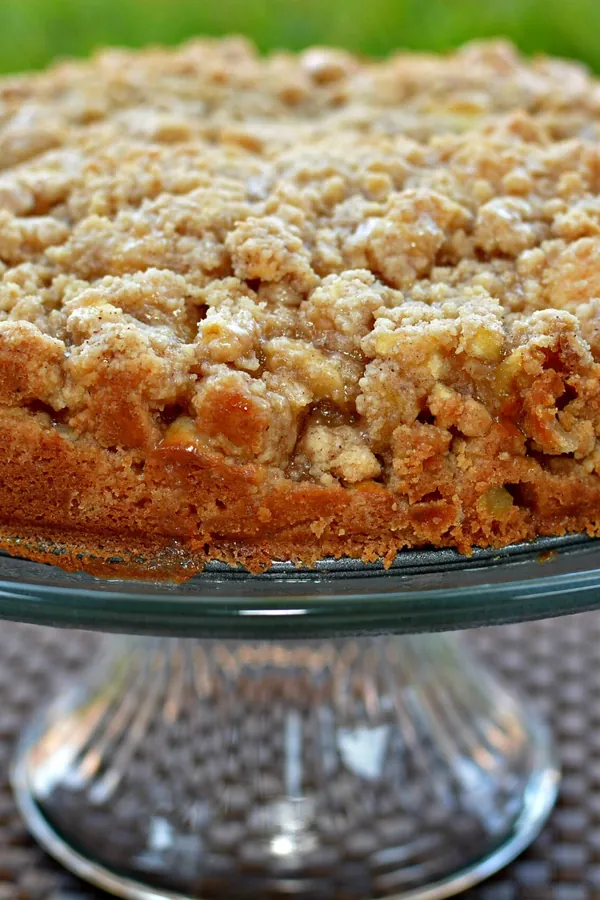 Apple Cinnamon Crumb Cake