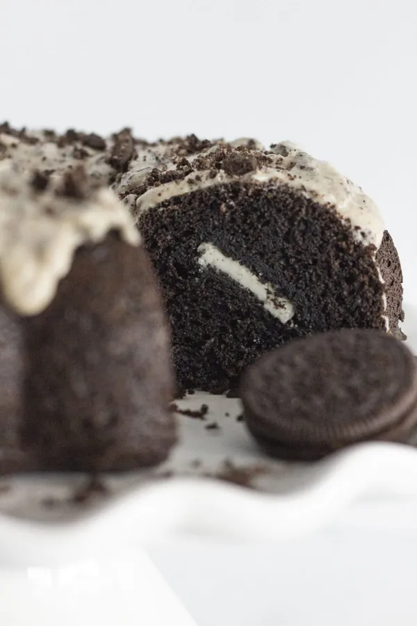 Easy Oreo Bundt Cake Recipe
