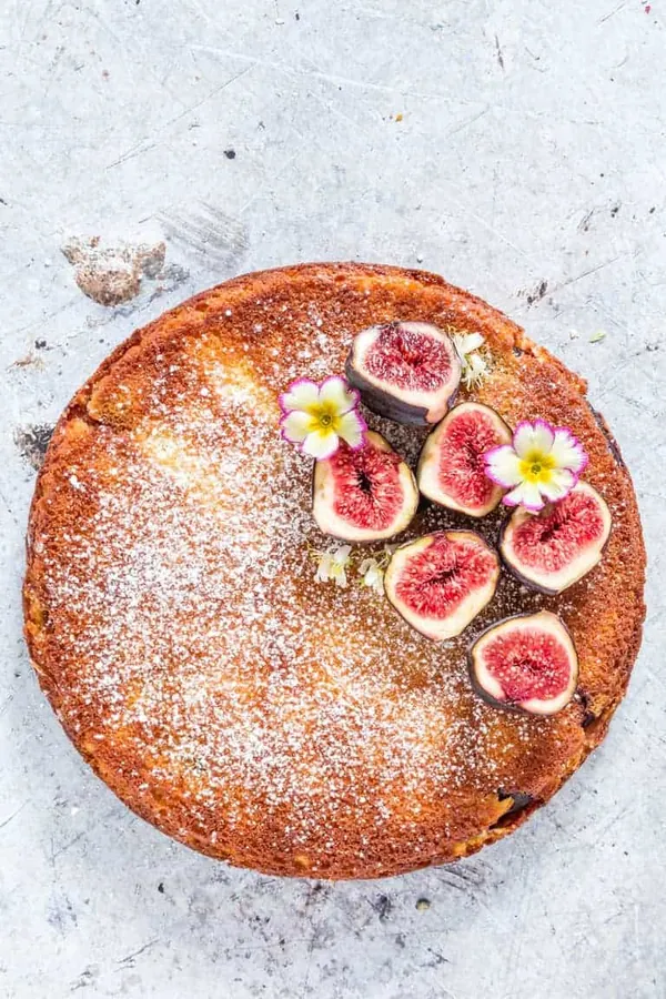 Fig and semolina cake