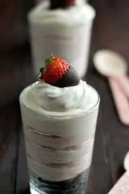 No Bake Strawberry Oreo Cheesecake