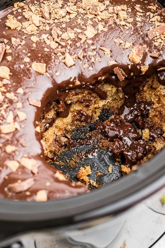 Slow Cooker Butterfinger Cake