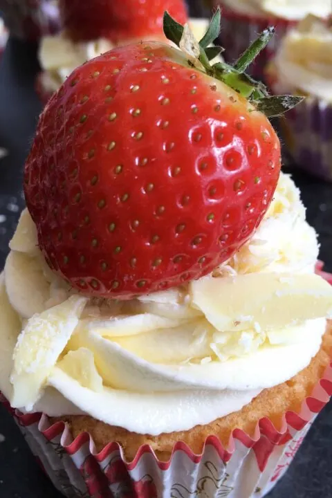 White Chocolate and Strawberry Cupcakes