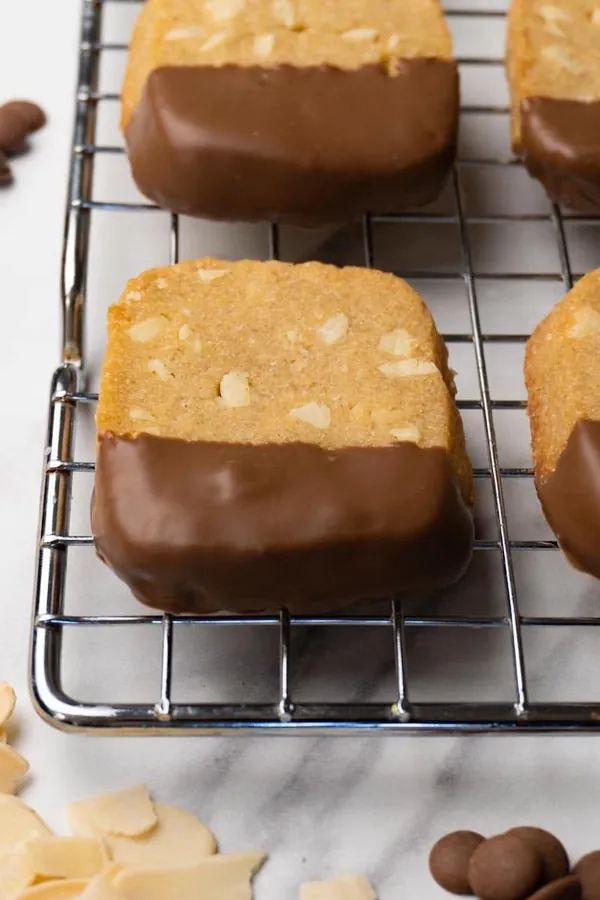 Almond cookies