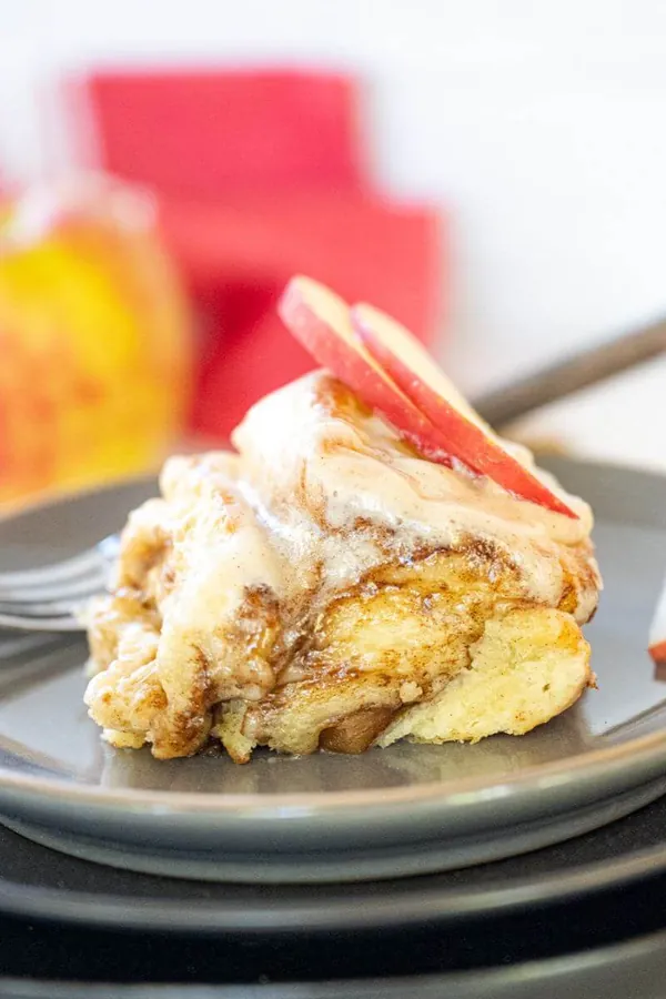 Best Apple Pie Filled Cinnamon Rolls Recipe (Homemade)