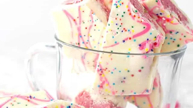 16 Tasty Chocolate Bark Recipes (You Need To Try ASAP)