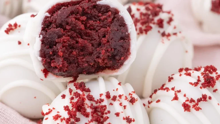 26 Sweet Red Velvet Cake Recipes (That You’ll Love)
