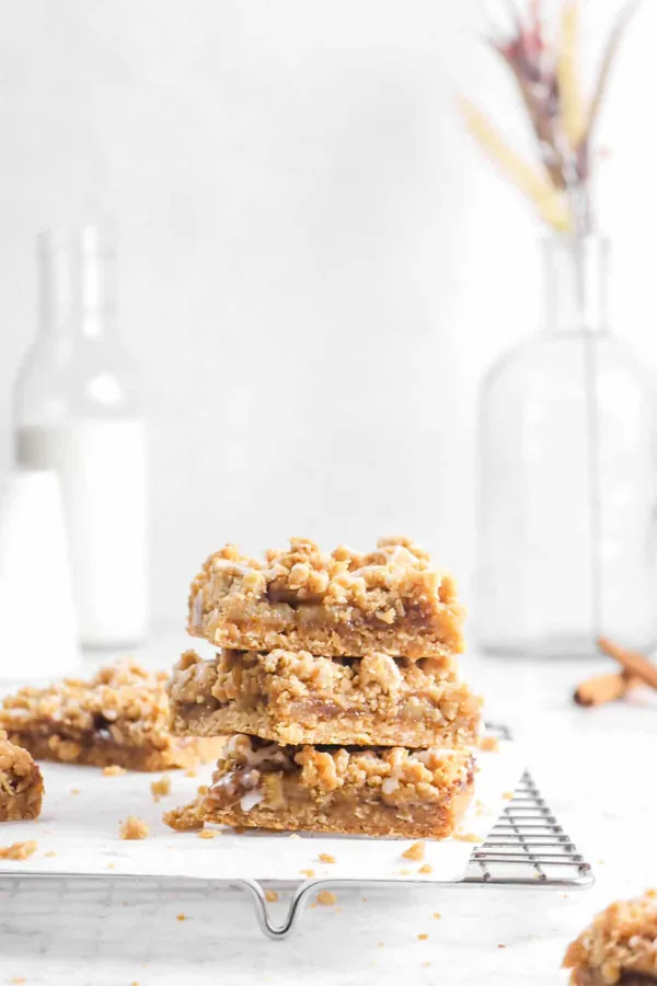 Apple Pie Crumble Bars