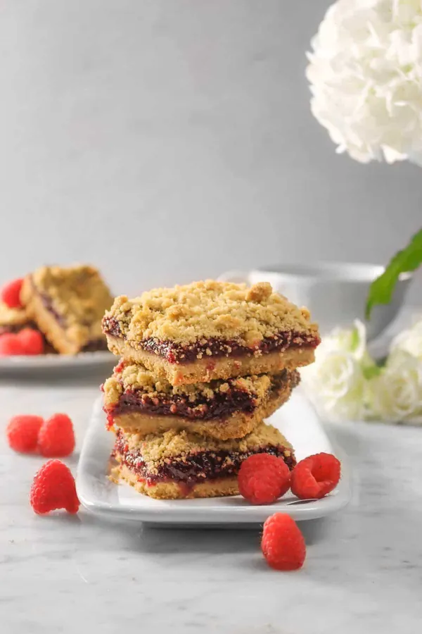 Buttery Raspberry Oatmeal Crumble Bars