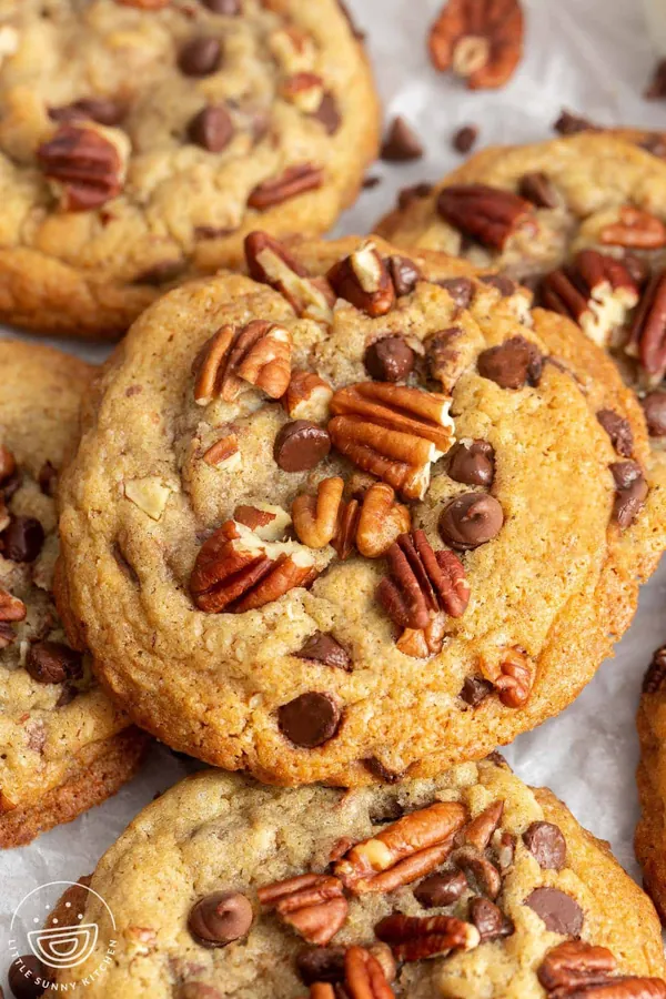 Chocolate Chip and Pecan Cookies