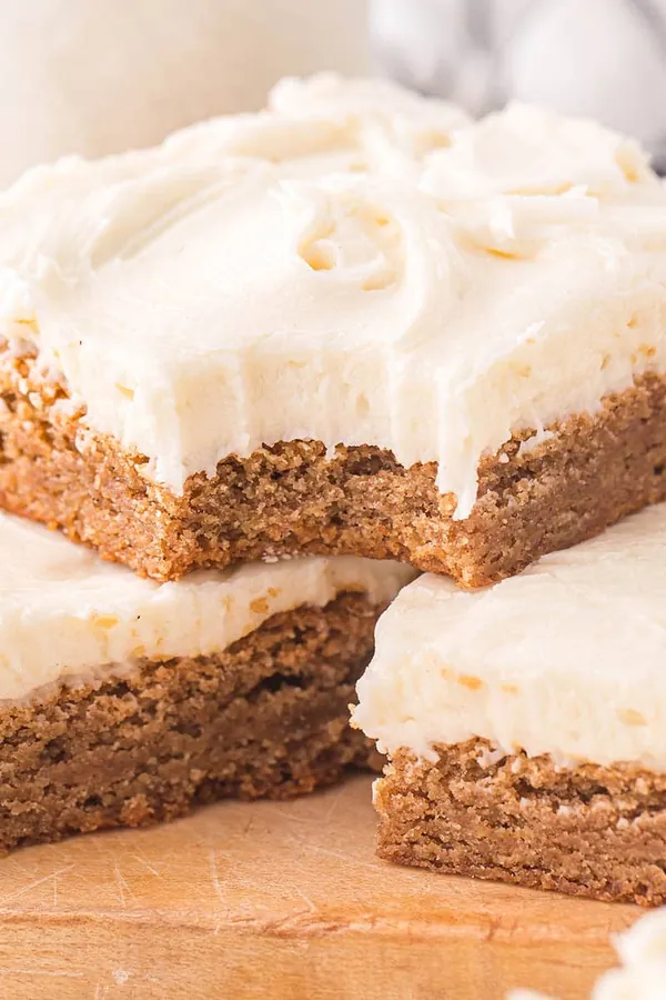 Cinnamon Roll Blondies
