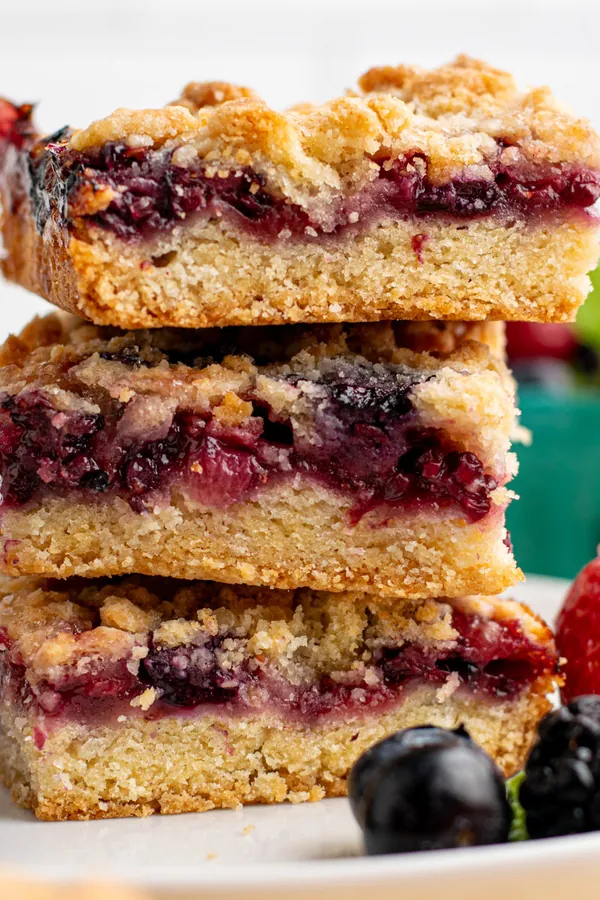 Mixed Berry Crumble Bars