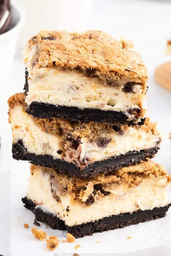 Oreo Chocolate Chip Cheesecake Bars