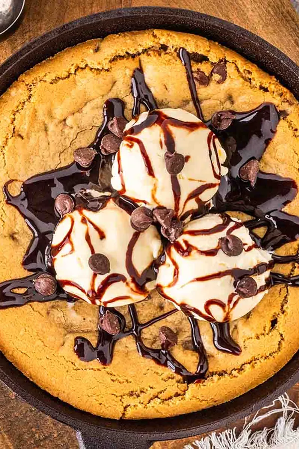 Pizookie - Chocolate Chip Skillet Cookie