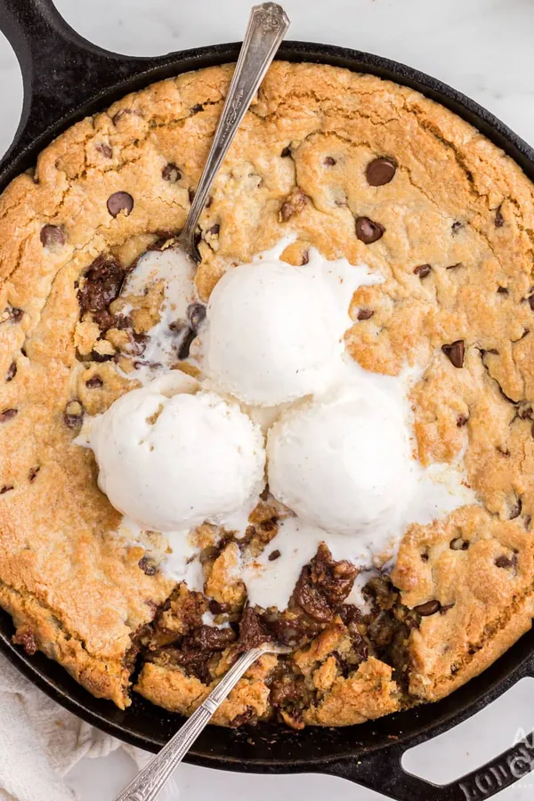 Skillet Chocolate Chip Cookie