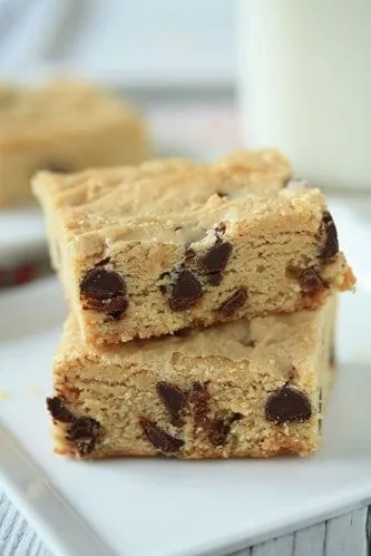 Walnut Chocolate Blondies