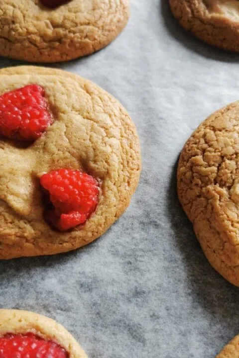 White chocolate and raspberry cookies