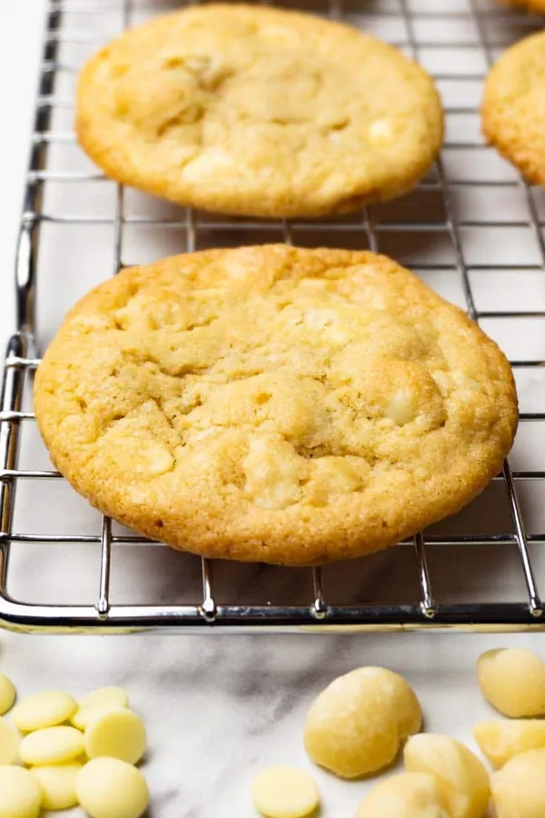 White chocolate macadamia nut cookies