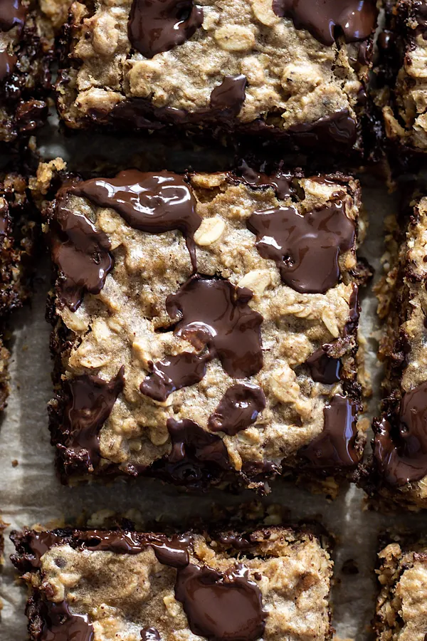 CHOCOLATE CHIP BANANA BREAD OATMEAL BARS (VEGAN)
