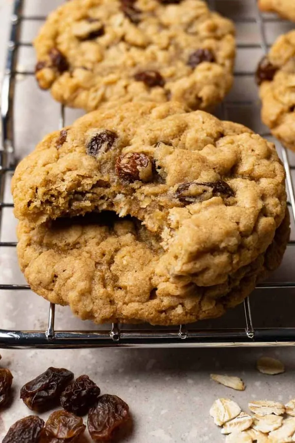 Oatmeal raisin cookies