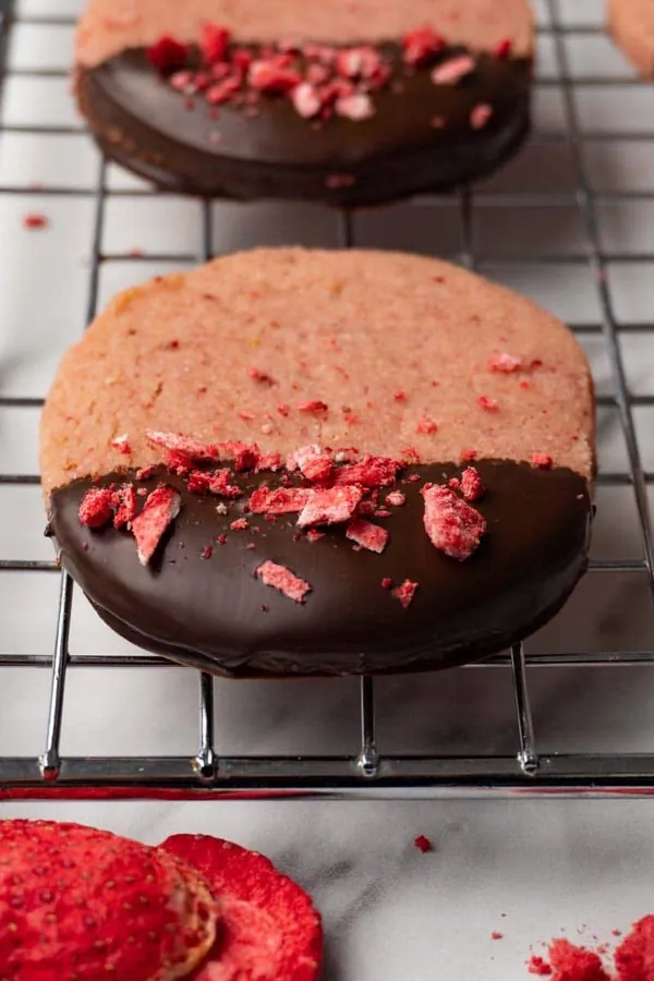 Strawberry shortbread cookies