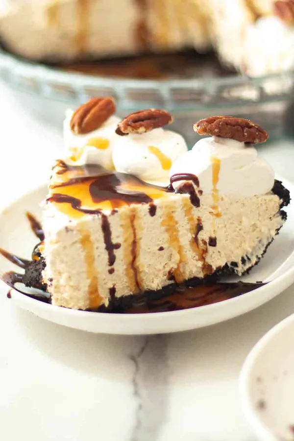 Turtle Pie - Easy No Bake Caramel Chocolate Recipe