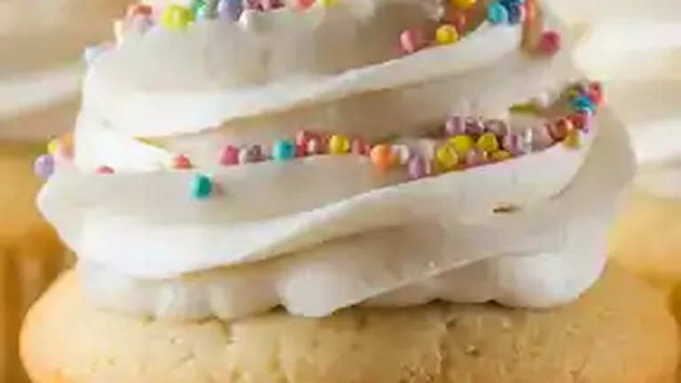 Vanilla Cupcakes - Featured