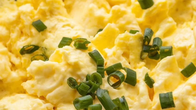 Creamy Cornstarch Scrambled Eggs - Featured